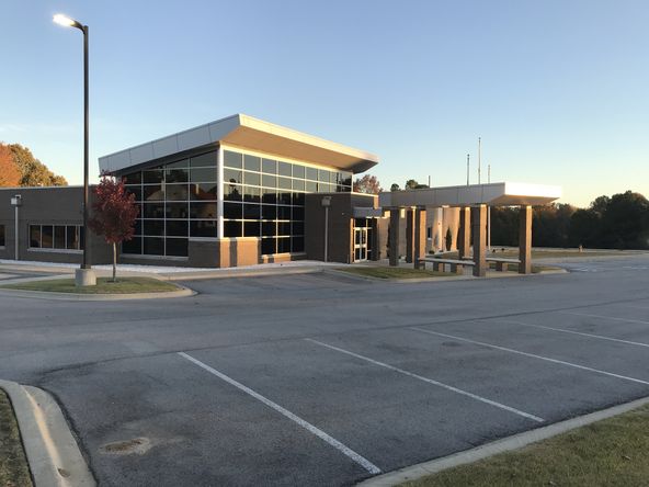 Medical Clinic / Surgery Center: 1507 Linwood Dr, Paragould, AR 72450